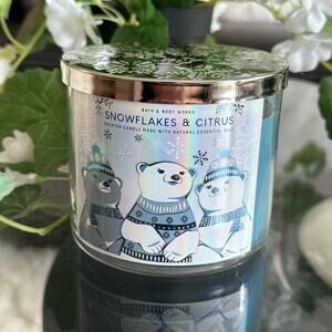 Bath & Body Works Snowflakes And Citrus 14.5 Oz 3 Wick Large Candle